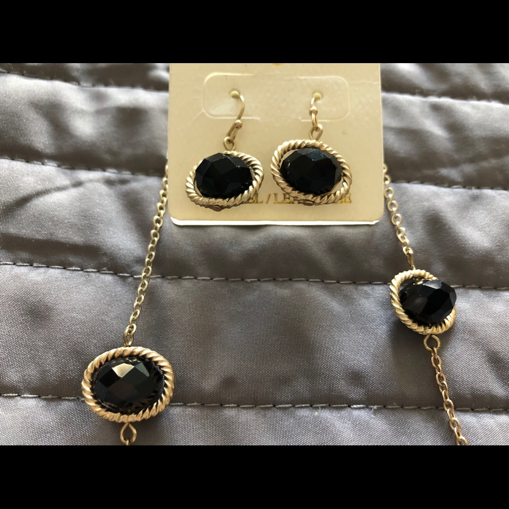 Earring and necklace set